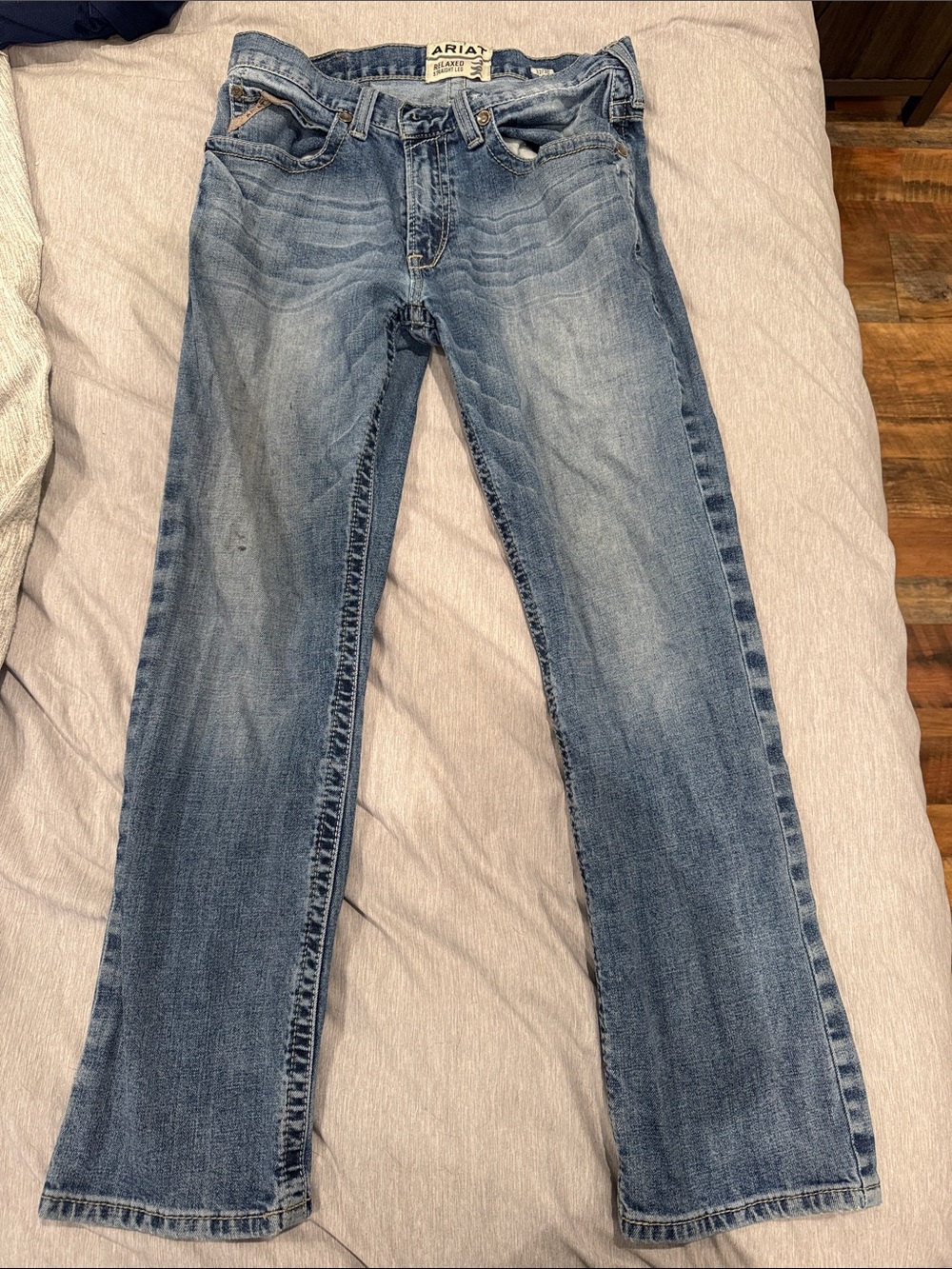 Ariat mens relaxed Straight Leg Jeans in Medium Blue Wash